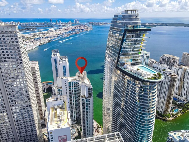 Primary Photo - 300 S Biscayne Blvd