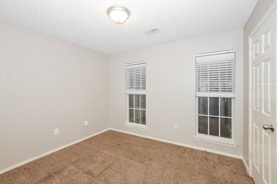 Building Photo - 10102 Williford Dr