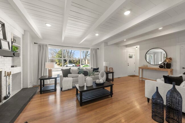 Building Photo - 9525 Parkside Ave