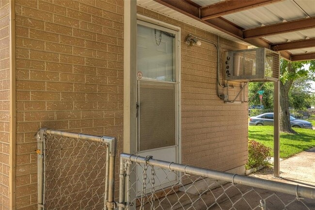 Building Photo - 745 SE 42nd St