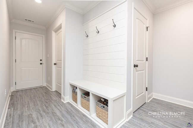 Building Photo - 214 Creek Ridge Dr