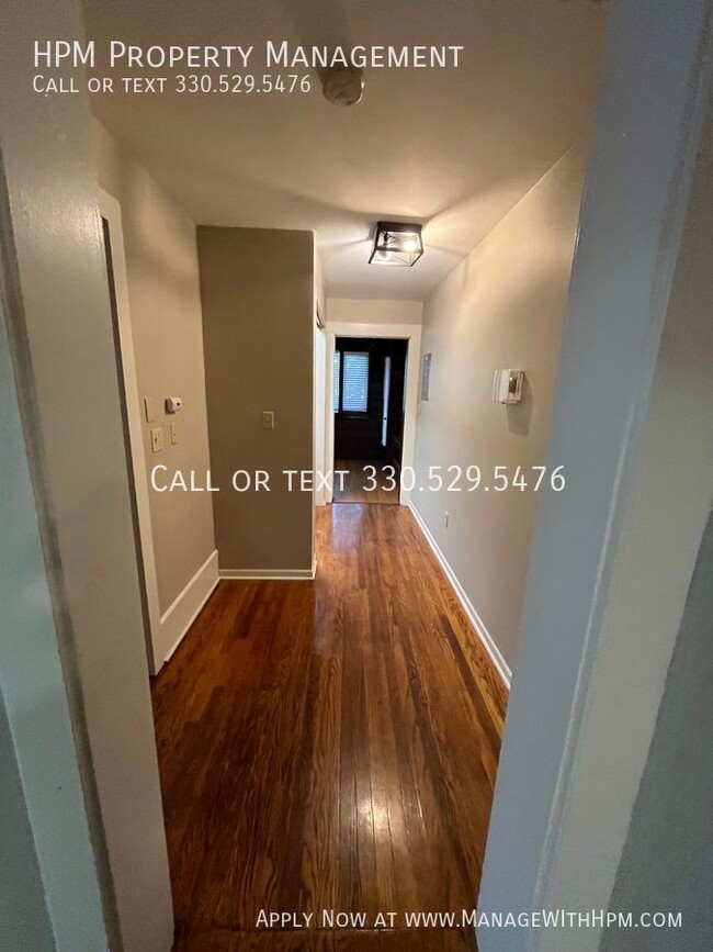 Building Photo - Akron One Bedroom For Lease! Move in speci...