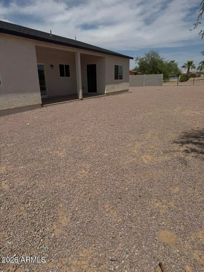 Building Photo - 15235 S Country Club Dr