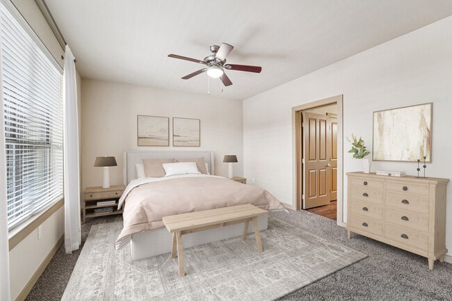 Building Photo - Serving Space & Style