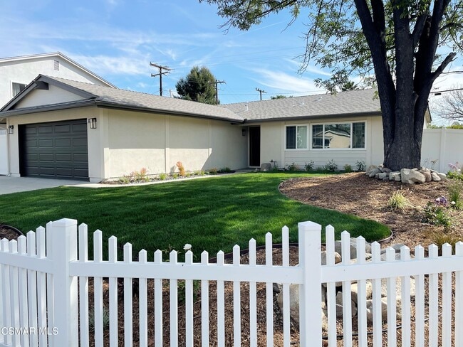 Building Photo - 382 Aristotle St