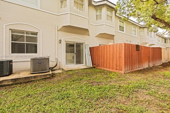 Building Photo - 1663 SE 27th Dr