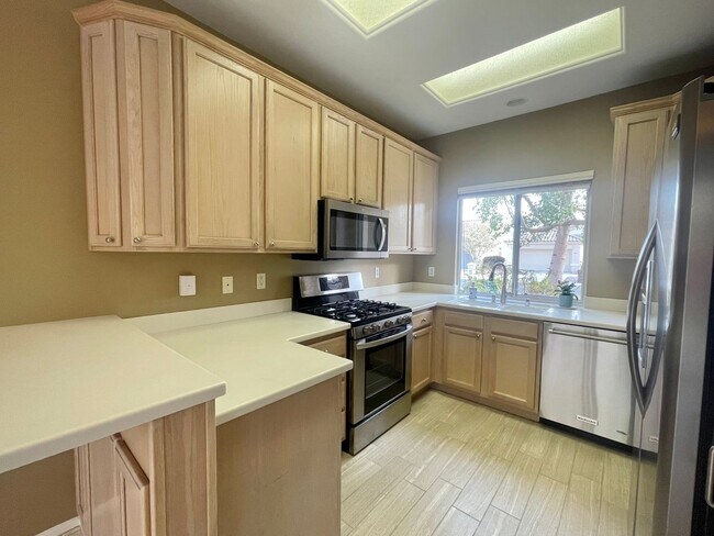 Building Photo - COMING SOON! 2 Bedroom 2 Bathroom home in 55+ Sun City Community in Palm Desert !