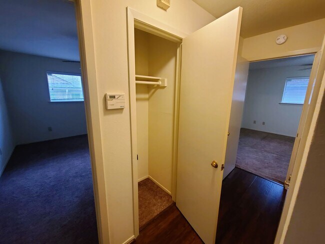 Building Photo - 2 Bed, 2 Bath Duplex near White Rock Lake!