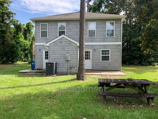 Building Photo - 3913 Wilshire Blvd