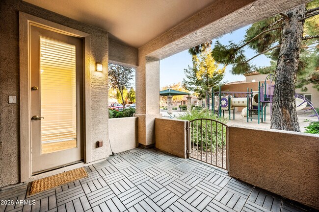 Building Photo - 2600 E Springfield Pl