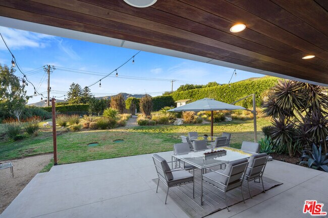 Building Photo - 30479 Morning View Dr