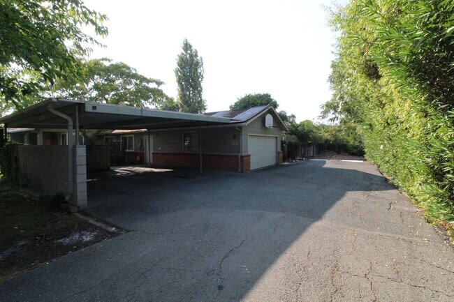 Building Photo - Concord/ Walnut Creek Border! 2172 sq ft home on Huge lot with swimming pool!
