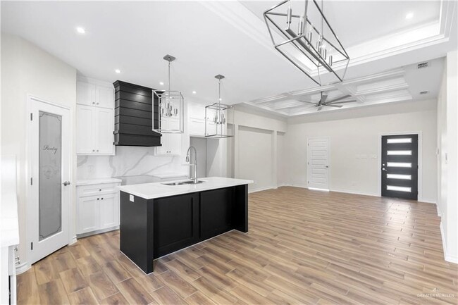 Building Photo - 18 Torreon St