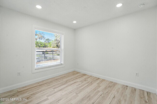 Building Photo - 2915 Holly Bay Rd