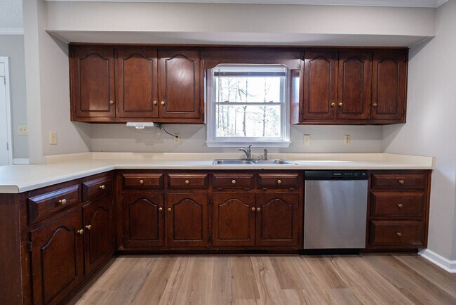 Building Photo - 125 Honeytree Dr