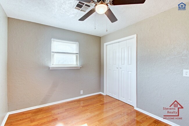 Building Photo - 4225 SE Elmhurst Ln