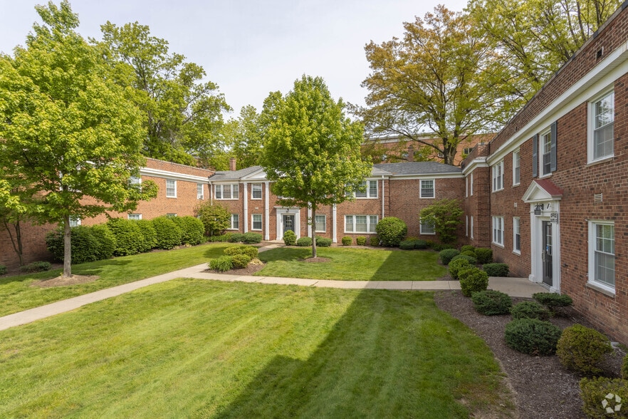 Shaker Crossing Apartments 37253747 Warrensville Center Rd Shaker