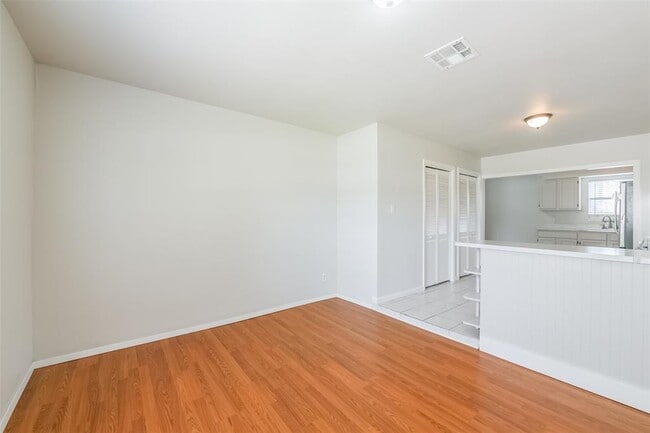 Building Photo - 5514 Vickita Dr