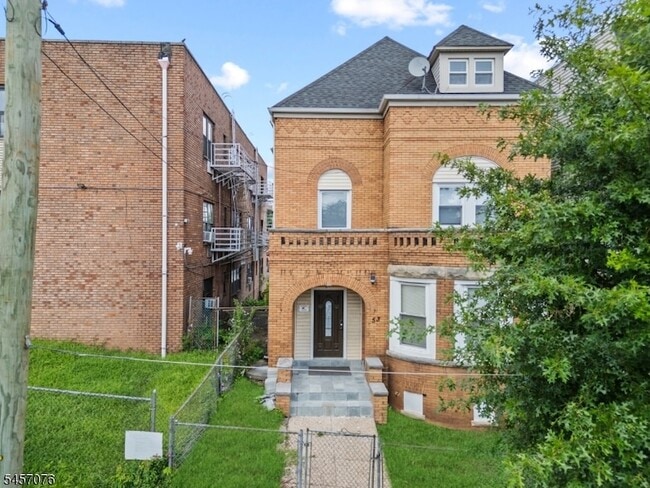 Building Photo - 53 2nd Ave