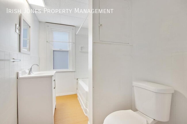 Building Photo - 189 Cazenovia St
