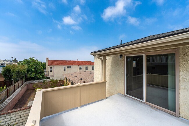 Building Photo - North Redondo 3 bedroom