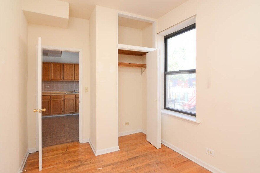 Building Photo - 3145 W Medill Ave