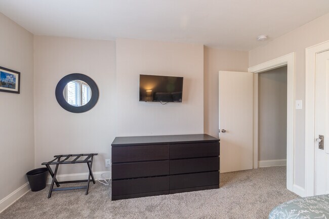 Building Photo - 1123 Wilson Ave