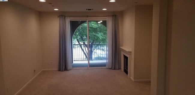 Building Photo - 3240 Maguire Way