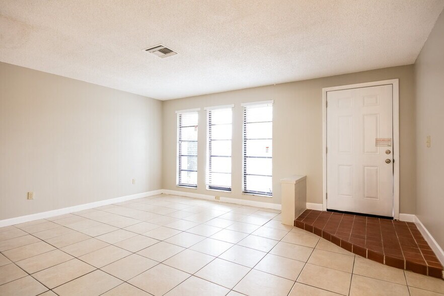 Building Photo - 1314 SE 16th St