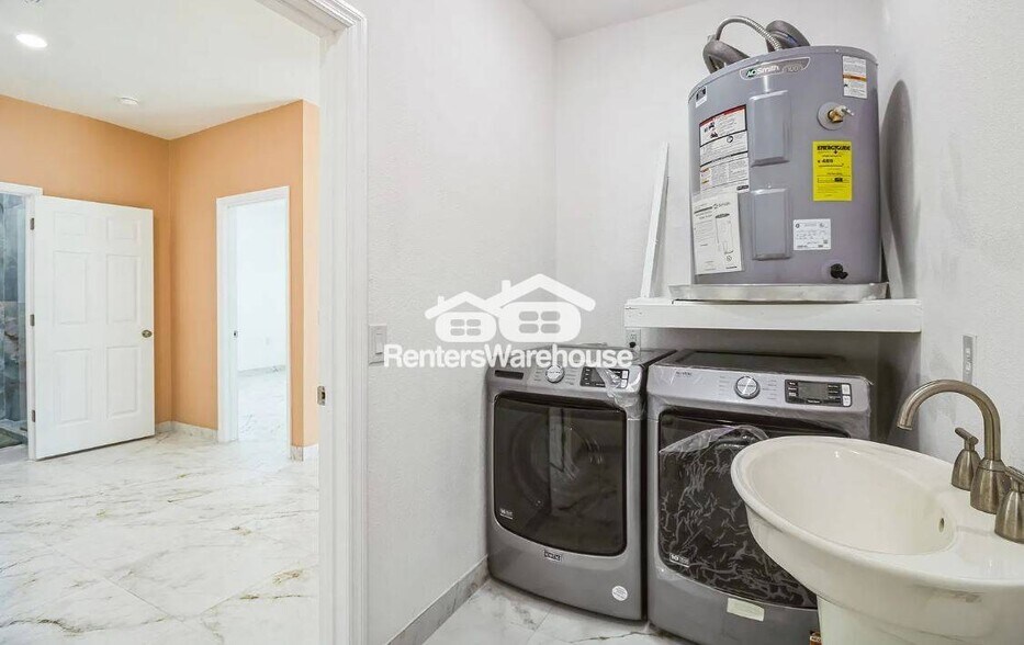 Building Photo - 528 Wideview Ave