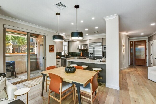 Building Photo - 4909 N Woodmere Fairway