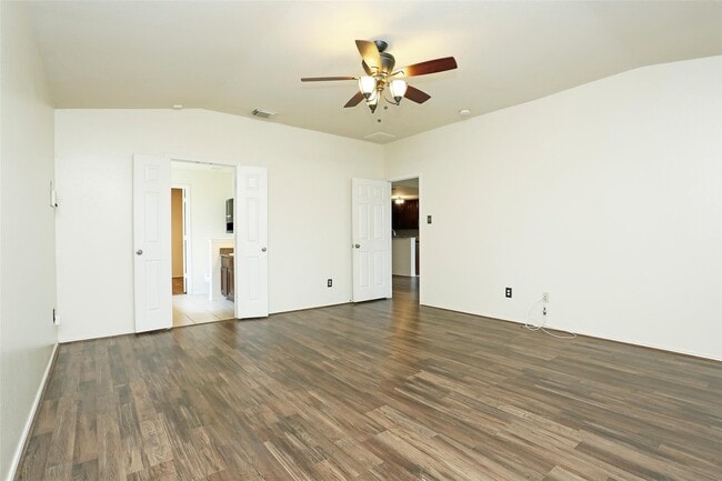 Building Photo - 1939 Wooded Acres Dr