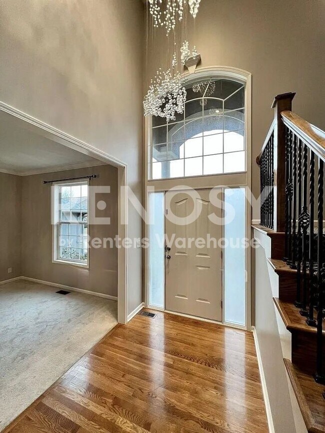 Building Photo - 5 Bedroom Home in Overland Park