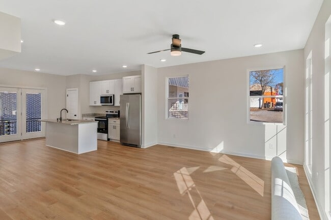 Building Photo - 310 Cedar St