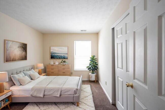 Building Photo - "Charming 3-Bed, 2-Bath Home in Indianapolis – Cozy 1196 Sq Ft Haven Awaits!"