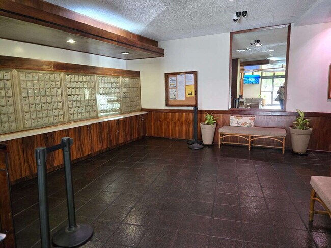 Building Photo - Fully Furnished Executive Condo Rental 2br/2ba/1pkg - Waikiki
