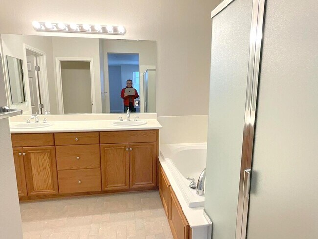 Building Photo - Month to month Rental ! Beautiful & Spacious End Unit Home in Shelbourne at Windemere! Top Rated ...
