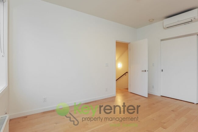 Building Photo - Ballard Area Home with Rooftop Deck, AC, and Parking