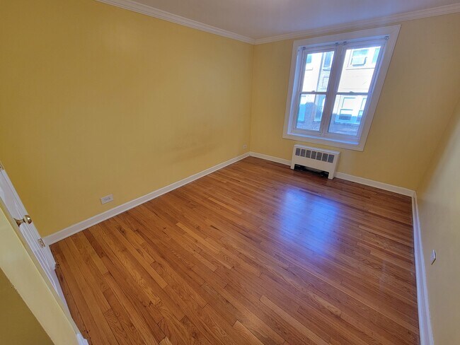 Building Photo - 2950 W Arthur Ave