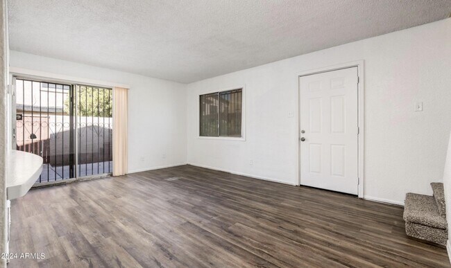 Building Photo - 4040 W Palomino Rd