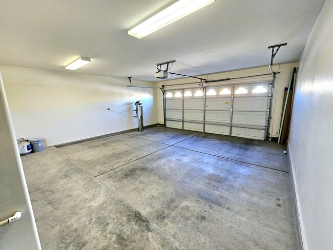 2 Car Garage - 11063 W Coppertail Dr