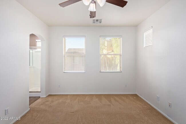 Building Photo - 2948 N Evergreen St