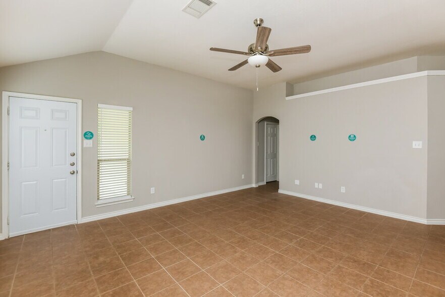 Building Photo - 272 Spring Hollow Dr