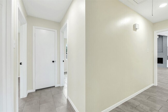 Building Photo - 8726 Wildforest Dr