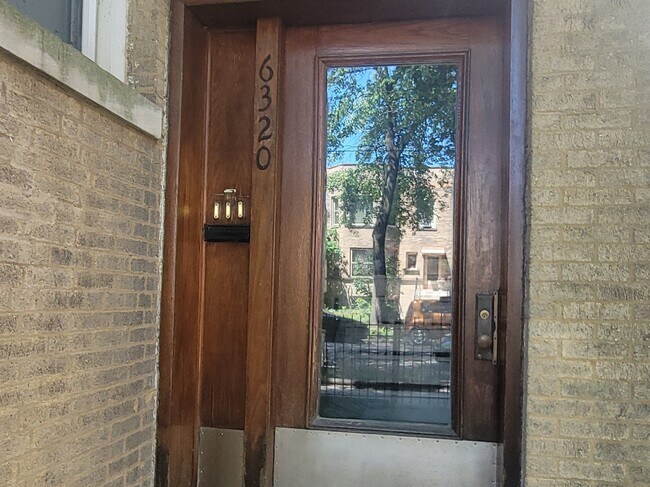 Building Photo - 6320 N Lakewood Ave