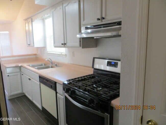 Building Photo - 7115 Oval Rock Dr