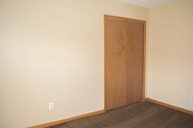 Building Photo - 14 Wood Amber Ln