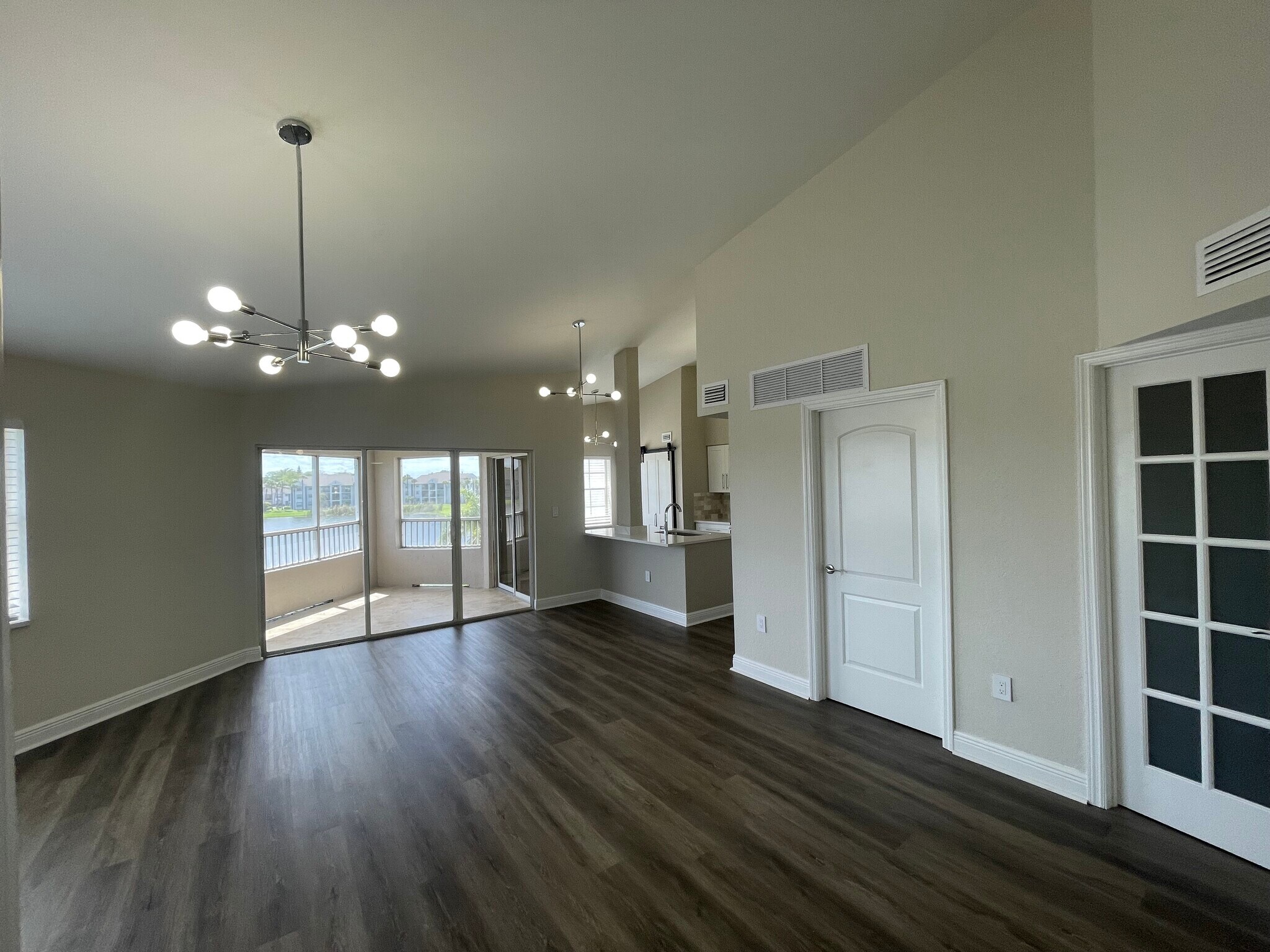 Building Photo - 2850 N Oakland Forest Dr