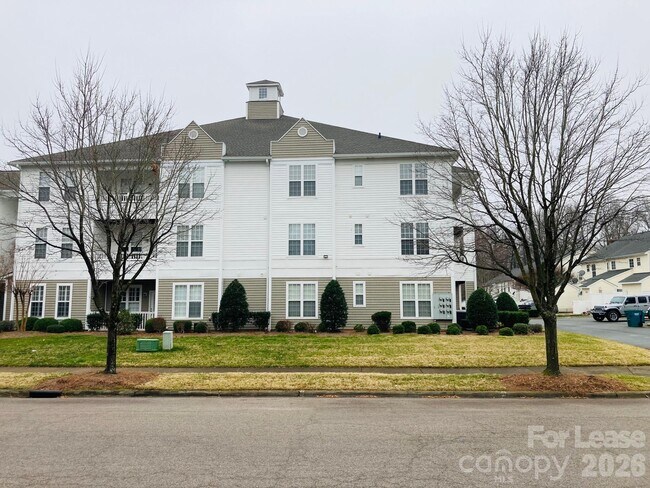 Building Photo - 18001 Delmas Dr