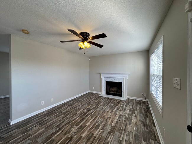 Building Photo - Beautiful Single Family Home